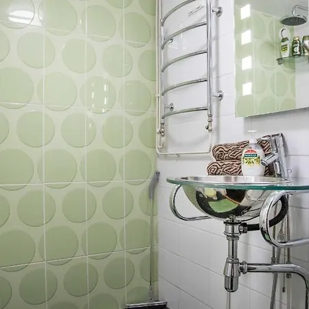 Iso Perheasunto Keskustassa, Saerkaenniemen Laehellae