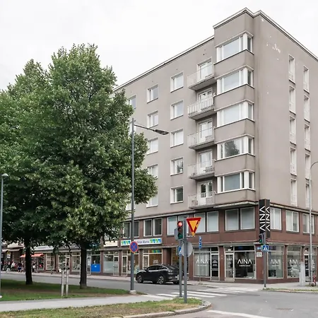 Iso Perheasunto Keskustassa, Saerkaenniemen Laehellae Apartment